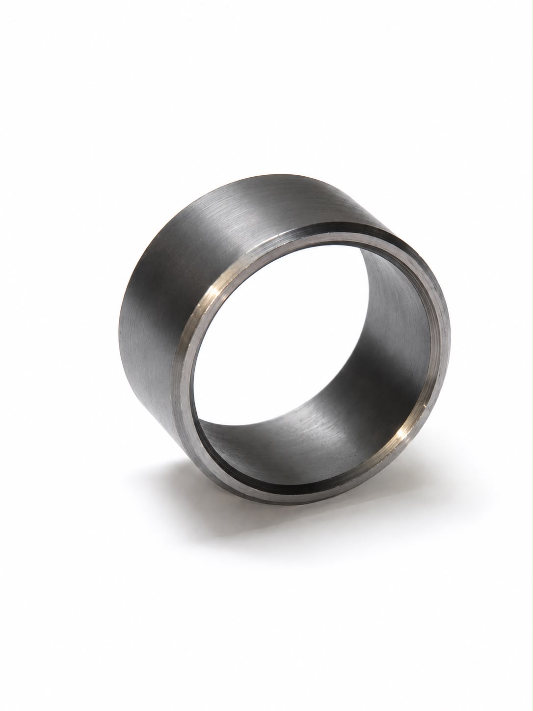 CNC torna ile üretilmiş metal bilezik ve burç parçası